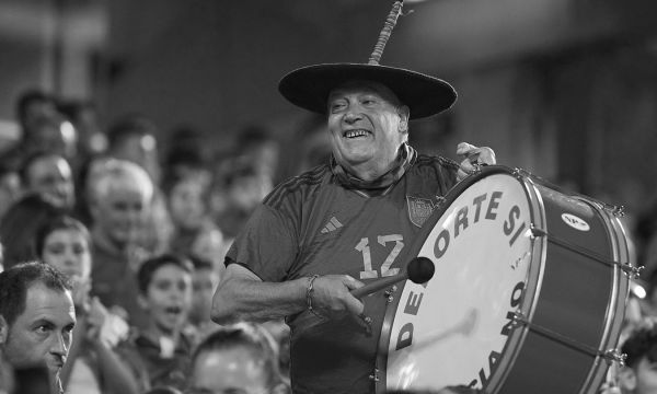 Почина легендарният испански фен Маноло 