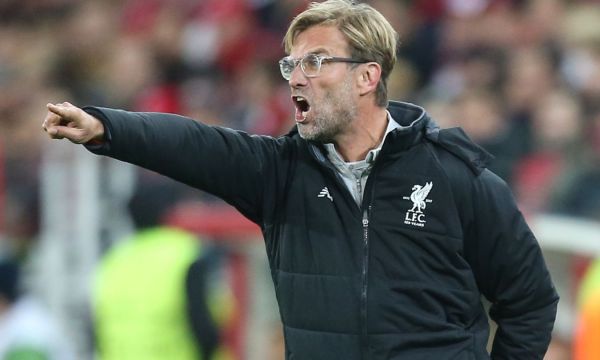 Съдията, обидил Клоп, работи като куриер 