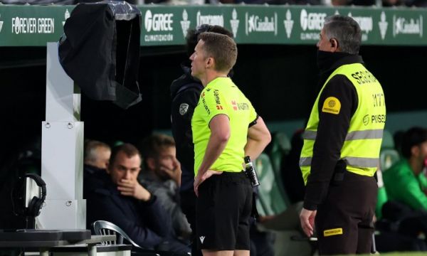 Треньорите от Ла Лига ще могат да искат VAR повторения два пъти на мач