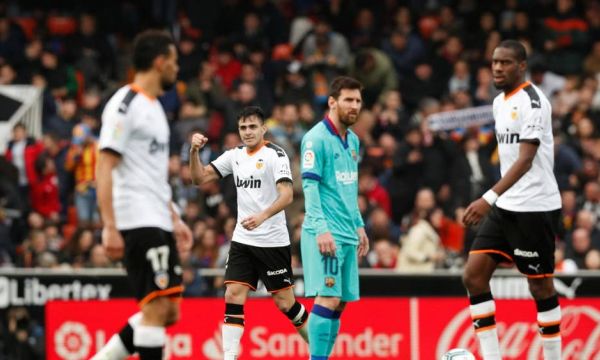 Ужасяваща игра в защита коства трите точки на Барса във Валенсия