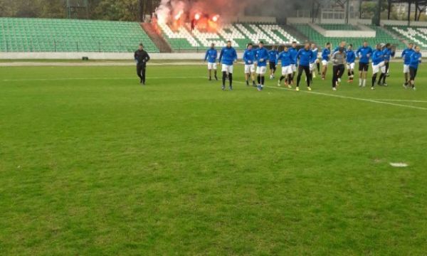 Мощна подкрепа за играчите на Черно море на днешната тренировка (видео)