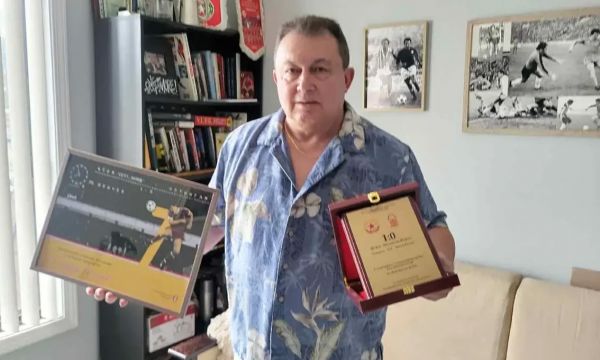 Цецо Йончев получи подаръци по повод 45-годишнина от успеха над Нотингам 