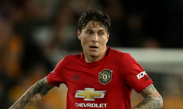 Линдельоф призна, че играе с болка