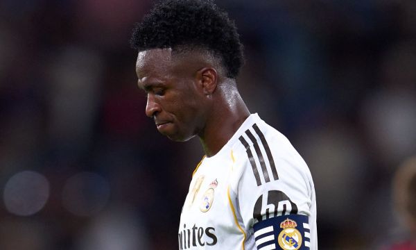 Винисиус разговаря с Алонсо след скандала в мача с Барса