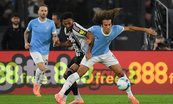 Лацио увеличи проблемите на Ювентус