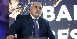 Борисов мина и през стадиона на Ботев: Феновете ще сте строителен надзор