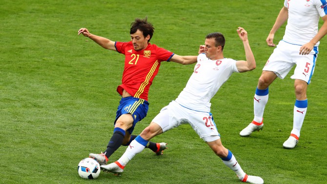 Испания открадна трите точки от мача с Чехия (видео)