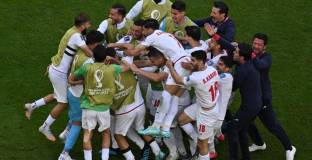 Арестуваха ирански футболисти за парти с жени