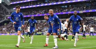 Победите на Челси и Ливърпул, реабилитацията на Лингард, загубата на Бенитес...