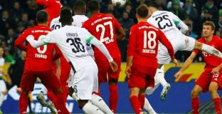 Байерн пак разочарова феновете си - късен гол носи победата на Мьонхенгладбах