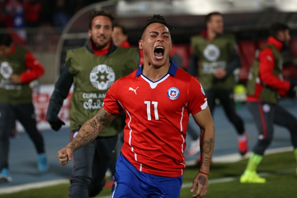 Чили на финал след успех над 10 от Перу