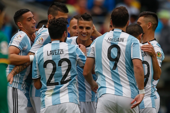 Победи и класиране напред за Аржентина и Чили