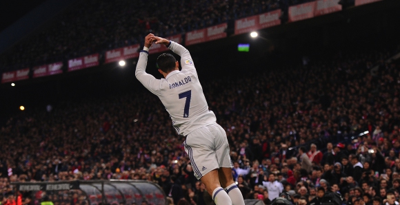 Хеттрик на Роналдо при успех на Реал в дербито срещу Атлетико (видео)