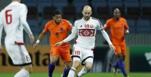 Швеция громи, Холандия губи шансове