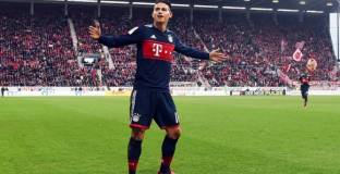 Байерн марширува уверено към титлата (видео)