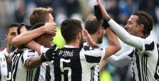 Старата госпожа зашлеви седем шамара на Сасуоло (видео)