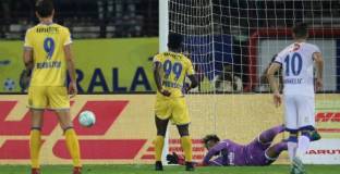 Бербатов с час игра при равенство на Керала 