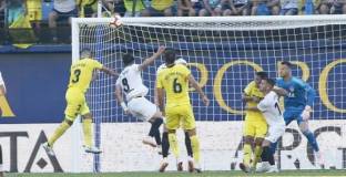 Жълтата подводница и Прилепите поделиха по точка