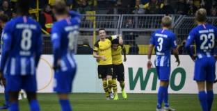 Късен гол от дузпа препъна Дортмунд срещу Херта