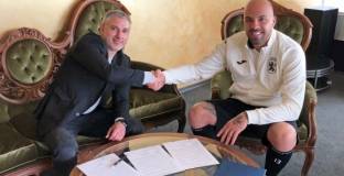 Левски подписа с Ники Михайлов