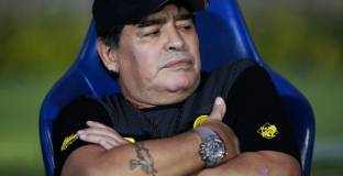 Изолираха Марадона заради съмнения за коронавирус