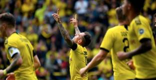 Дортмунд проспа едно полувреме, но разгроми Аугсбург