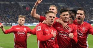 Роувен Хенингс не даде трите точки на Шалке