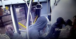 МВР показа вандалите от автобуса, които съблякоха фен на ЦСКА (снимки)