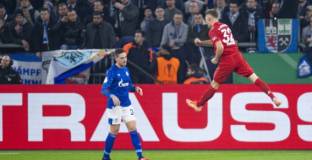 Байерн удари Шалке и продължава напред за Купата