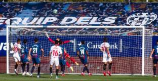 Автогол в края провали плановете на Севиля за три точки