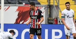 Айнтрахт победи Шалке, миньорите с антирекорд в клубната си история