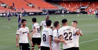 Късен гол донесе малко радост на Валенсия