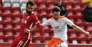 Ливърпул проспа едно полувреме, но разгроми Блекпул (видео)