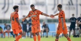 Юве вкара пет на Новара при неофициалния дебют на Пирло (видео)