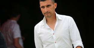 Фенове на Локо София не искат Светослав Петров