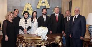 Ердоган стана кум на Арда Туран 