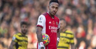 Обамеянг пристигна в Испания за трансфера си в Барса