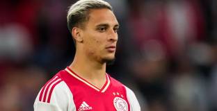  Антони коментира слуховете за Ман Юнайтед 