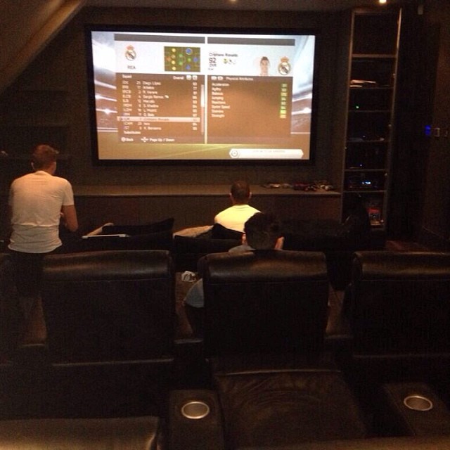 Окслейд-Чембърлейн качи снимка на своя 