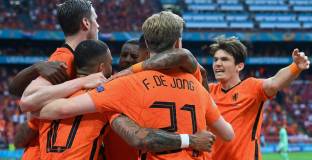 Нидерландия с втора победа (видео)