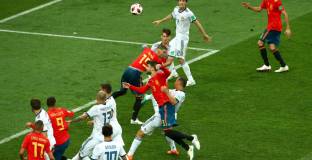 Бивш съдия на ФИФА: Куйперс приложи домашно съдийство в мача Испания - Русия 