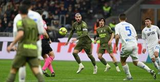 Отменени гол и дузпа за Милан при реми с Емполи