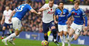 Евертън и Тотнъм без голове (видео)