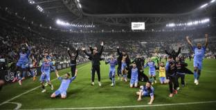 Наполи удари Юве и докосва титлата