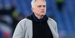  Собственикът на Евертън иска Моуриньо