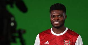 Адебайор посъветвал Партей да избере Арсенал