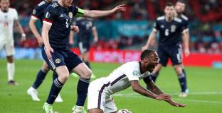 Линекер коментира падането на Стърлинг