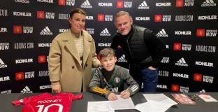 Синът на Рууни подписа с Ман Юнайтед