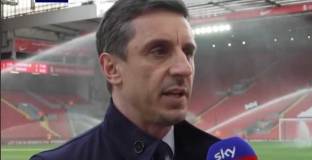 Невил: Играчите пред Давид де Хеа са безнадеждни