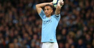 Интер преговаря за Данило